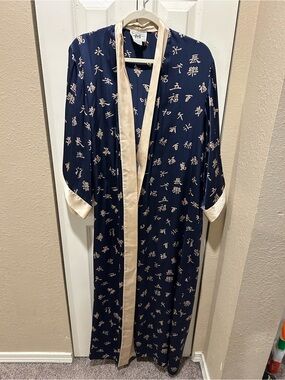 Silk 100% Robe  Kimono Made for a the Museum of Fine Arts Boston , size M